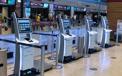 Check-in Counter am Flughafen